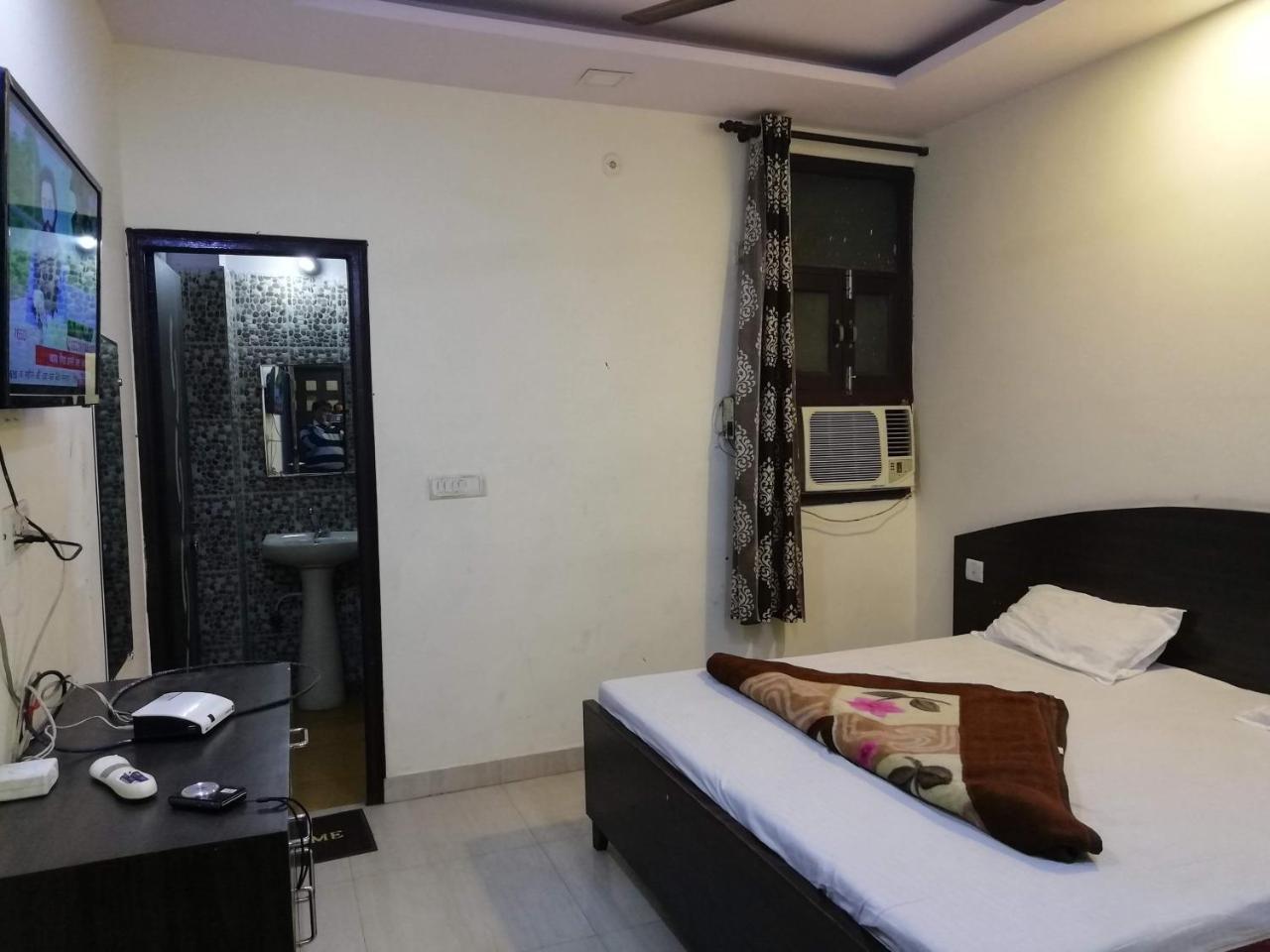 Silver Residency Hotel New Delhi Exterior photo